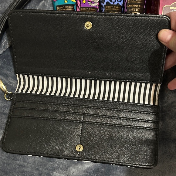 Betsey Johnson White and Black Cosmetic Collection - Picture 2 of 7